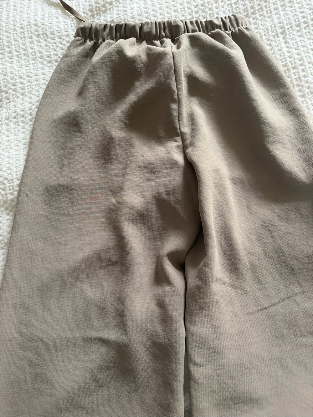 Aritzia Wide-Leg Drawstring Lodge Pant in Taupe - Picture 4 of 9